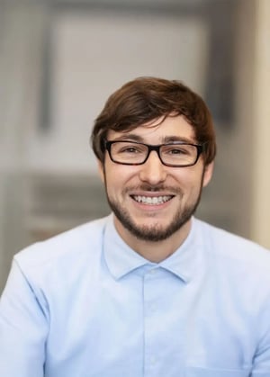 Jörn Zitta im Büro von Second Elements Marketing Consulant